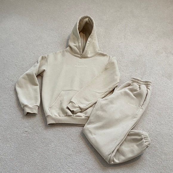 Comfrt Beige Hoodie and Sweatpants Set - Unisex - Picture 2 of 16